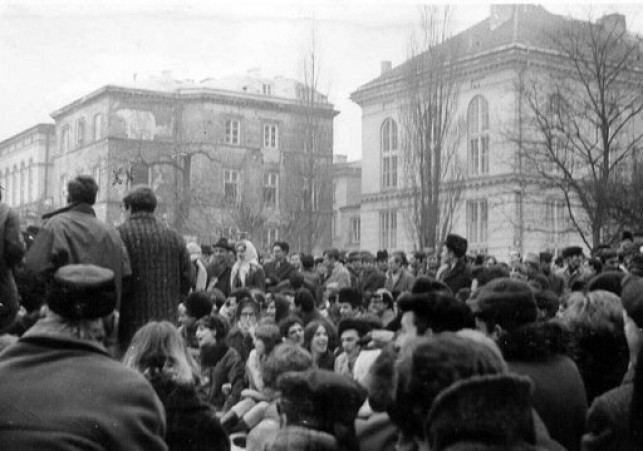 wiec na uniwersytecie warszawskim
